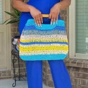 Woven hand bag with zipper. NWT